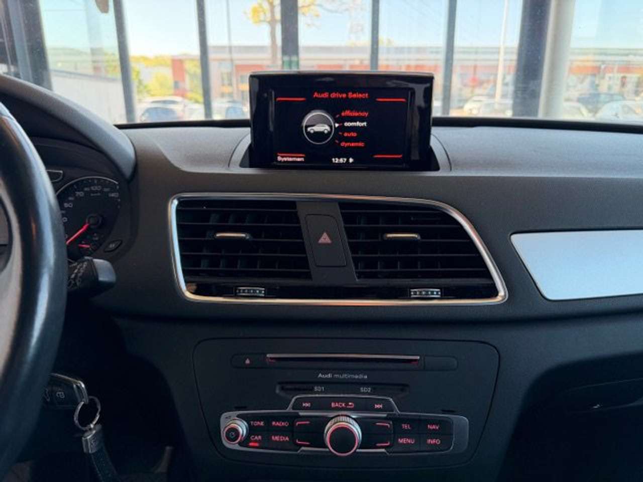 Audi Q3 BENZINE-AUTOMAAT-LEDER-XENON-GPS — foto 12 van 21