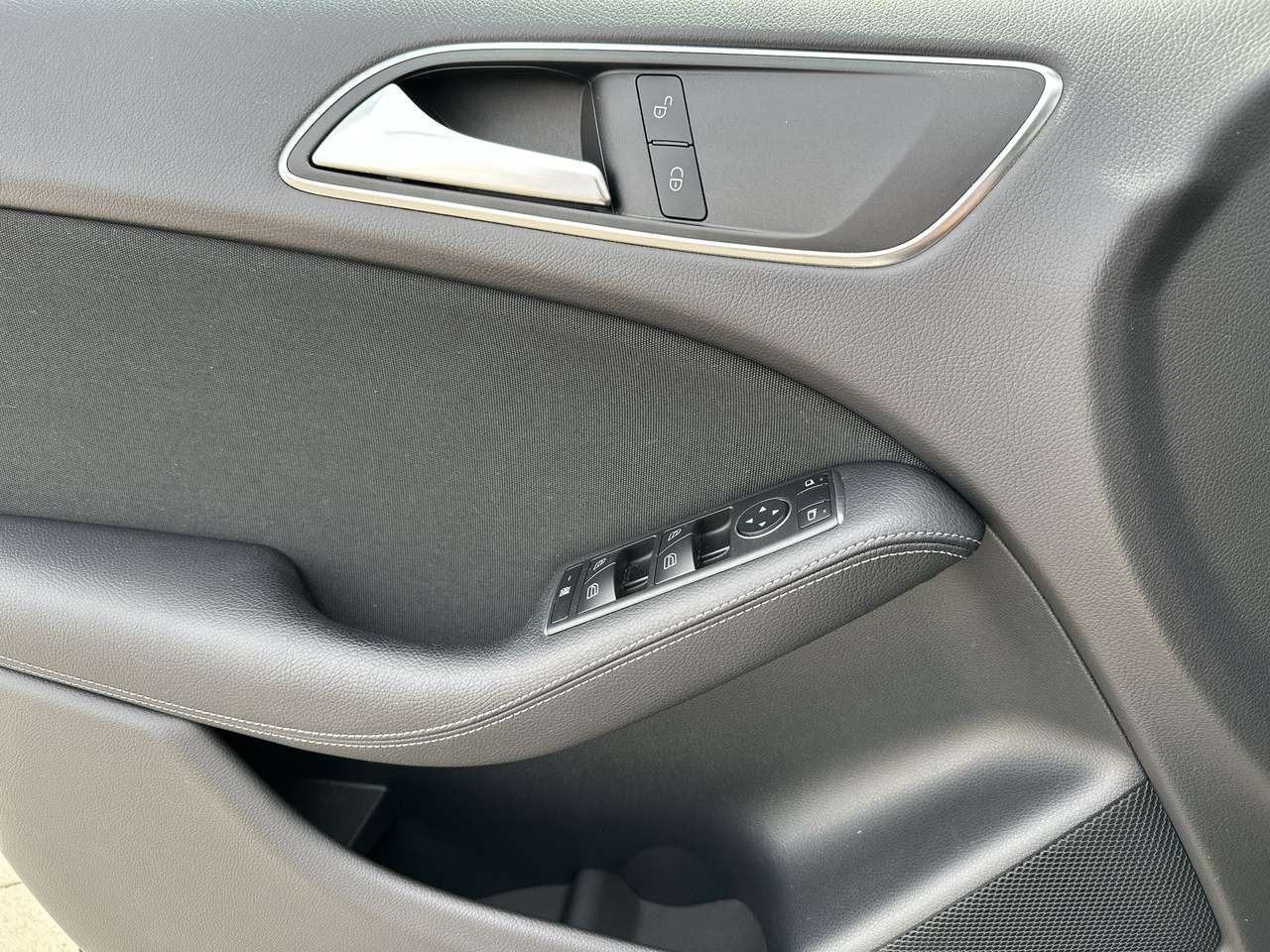 Mercedes-Benz B 180 B 180 PDC +Camera Privacy ramen  LED Verw. zetels — foto 16 van 18