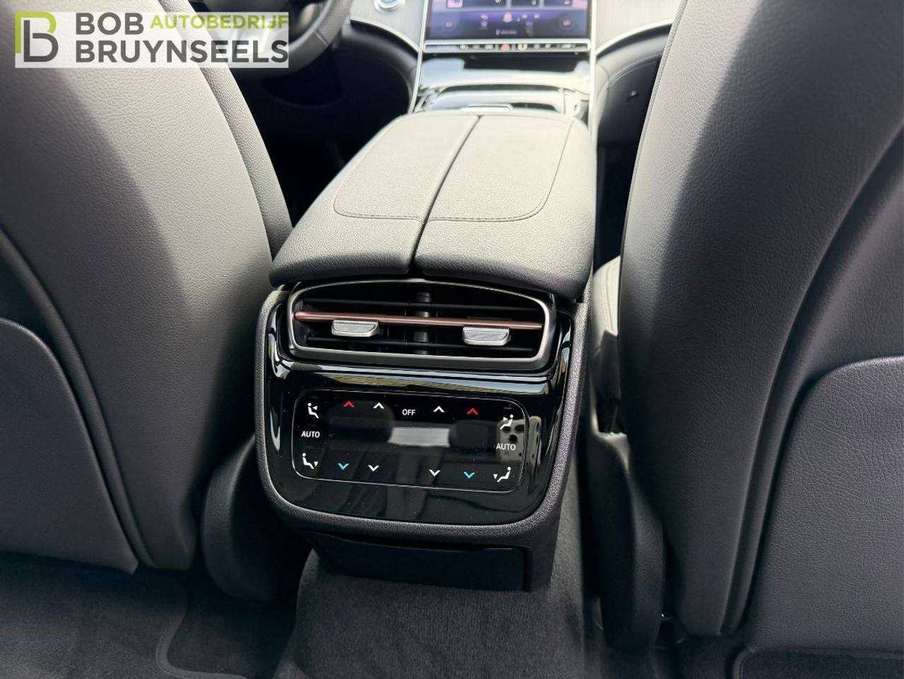 Mercedes-Benz EQE 300 Amg line - Digital light – Panormadak – Trekhaak – Burmester Sound System – Memorypack – Distronic – 360°camera – Head Up — foto 11 van 25