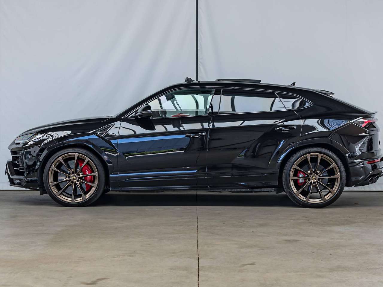 Lamborghini Urus 4.0 BITURBO V8|LUKAKU FIRST OWNER|NIGHT VISION|360°|BANG&OLUFSEN|MASSAGE|HEAD-UP|ZETELVERW.+KOELING|CARBON|REAR WHEEL ST. — foto 3 van 25