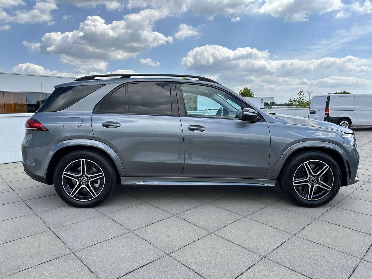 Mercedes-Benz GLE 350 DE AMG Nigtpakket Pano dak Trekhaak — foto 4 van 25