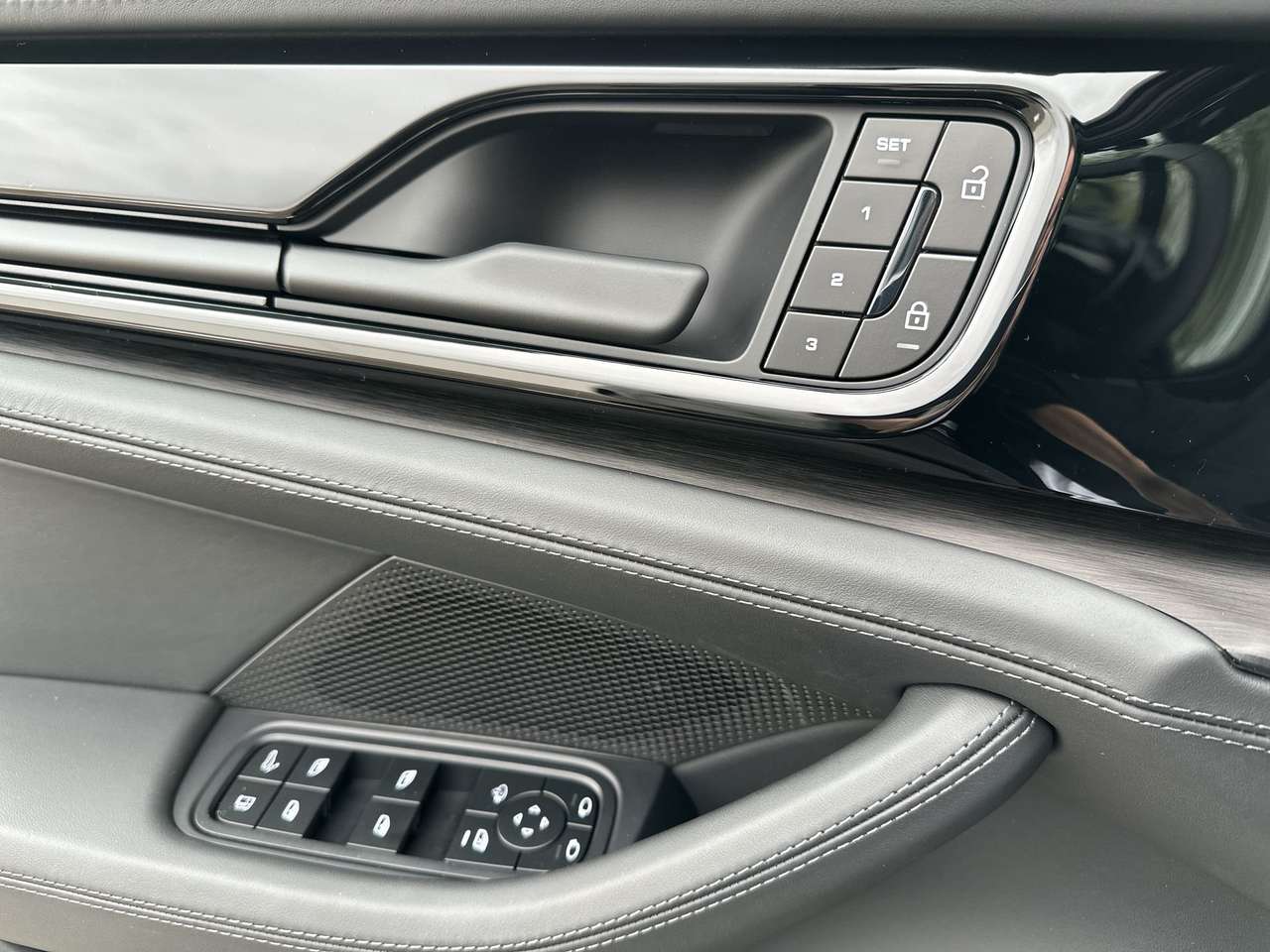 Porsche Panamera 4 E-Hybrid CATALOGUSPRIJS : 161.913 EURO!!! - 10%/FULL FULL!!PANODAK/BOSE/CRUISE CTR — foto 12 van 15