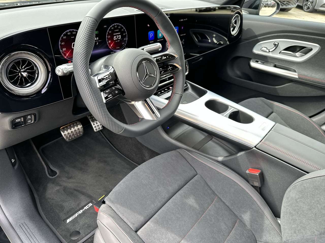 Mercedes-Benz CLA 250 + AMG LINE Electric — foto 11 van 19