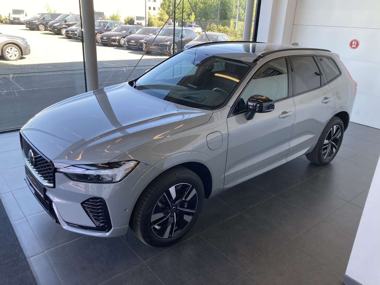 Volvo XC60 PLUS DARK T6 PHEV AWD AUTOMAAT PANO DAK 19000KM!!! — foto 3 van 22