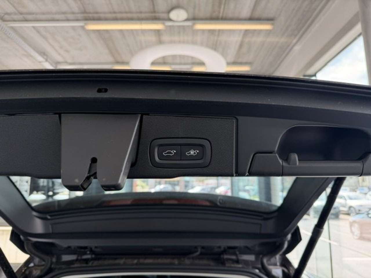 Volvo XC60 PLUS DARK B5  AWD AUTOMAAT +TAL VAN OPTIES — foto 22 van 22