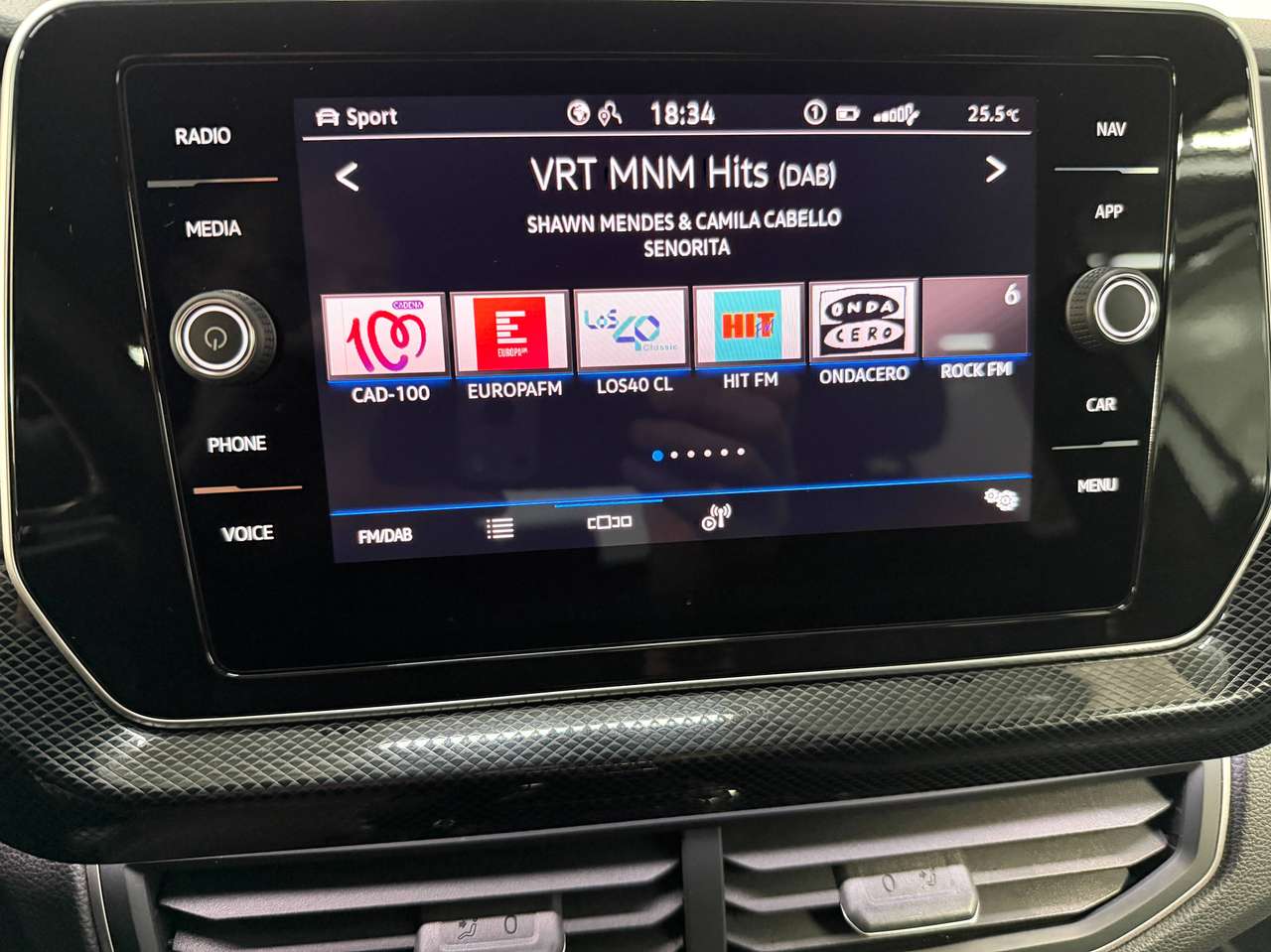 Volkswagen T-Cross T-Cross 1.0 TSI R-Line CAMERA*LED*ACC*DAB*CARPLAY*PDC*AC2Zone — foto 17 van 25