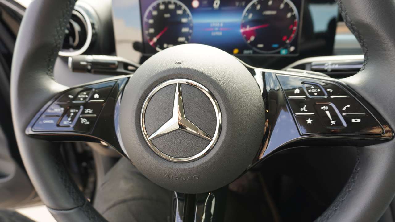 Mercedes-Benz C 180 MBUX/17" 10 DUBBELSPAAKS/ACT. SPOORASSIST — foto 15 van 18