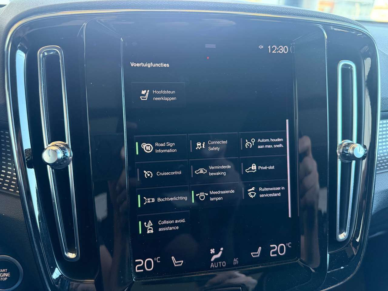 Volvo XC40 R-DESIGN D4 AWD AUTOMAAT LEDER PANO DAK — foto 16 van 23