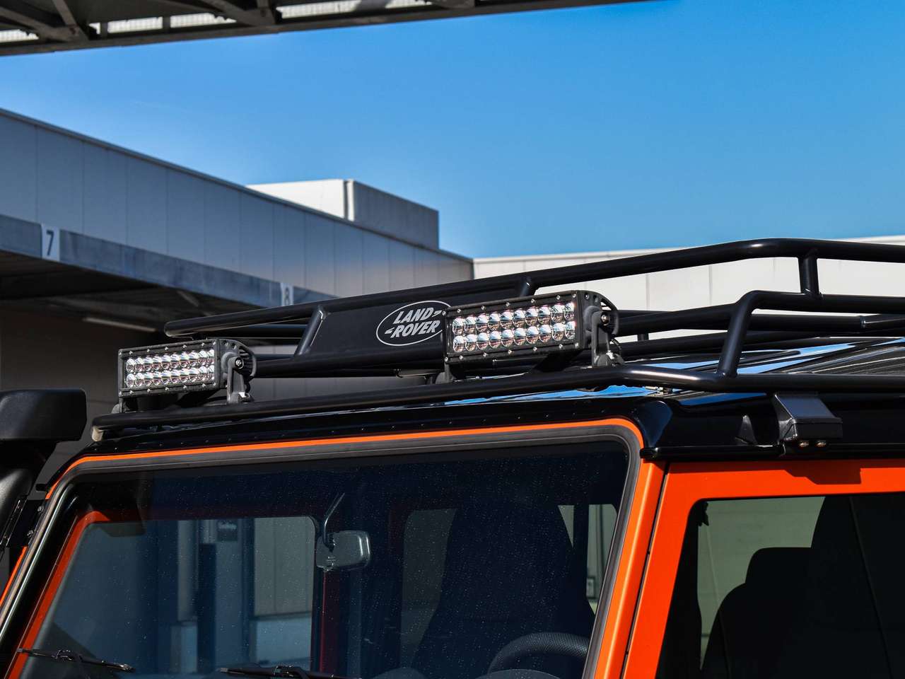 Land Rover Defender 110 2.2 TD4 / "Adventure Edition" / Firesand Orange / First Owner — foto 25 van 25