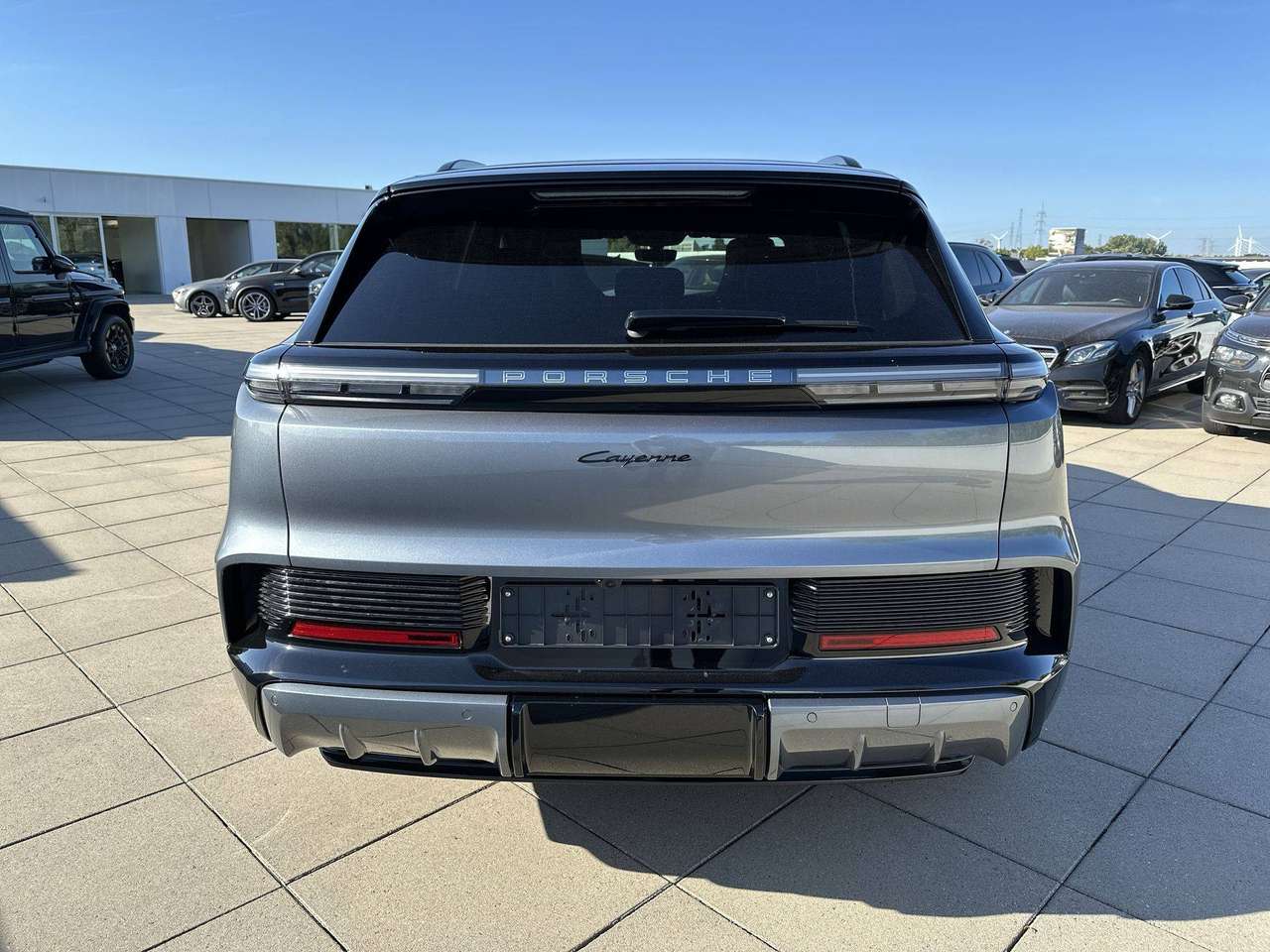 Porsche Cayenne ELECTRIC Trekhaak Pano Dak 22" Sport Design Pack — foto 6 van 18