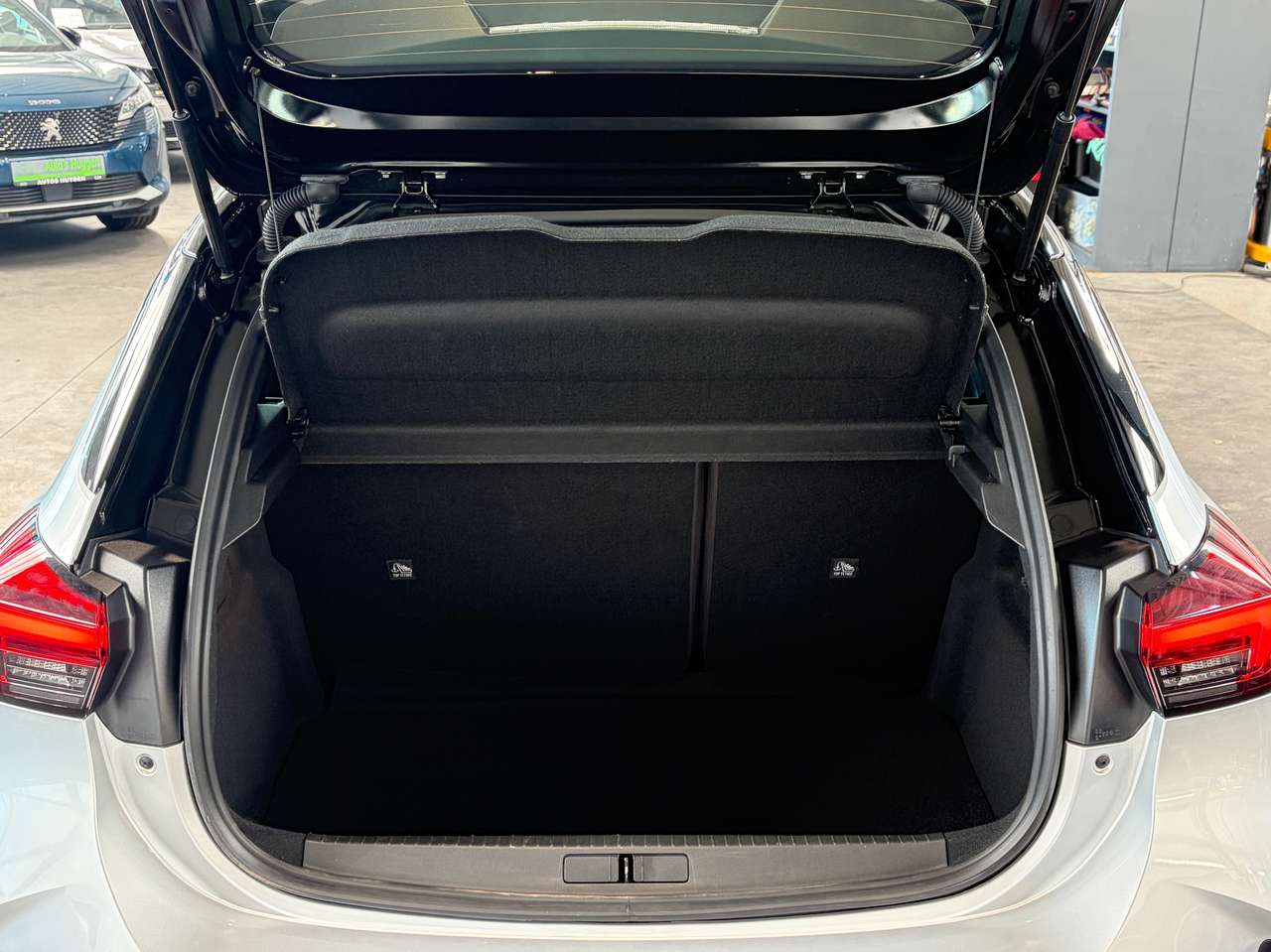 Opel Corsa 1.2i GS- Line met panoramisch dak! — foto 4 van 17