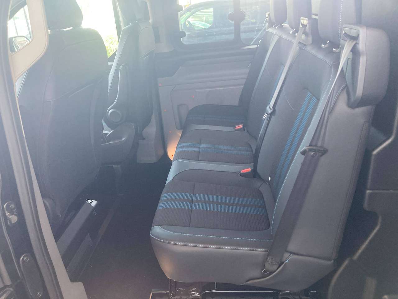 Ford Transit Custom MULTI-USE L2 SPORT PHEV 5 ZIT NIEUW OKM 45400+BTW — foto 8 van 22