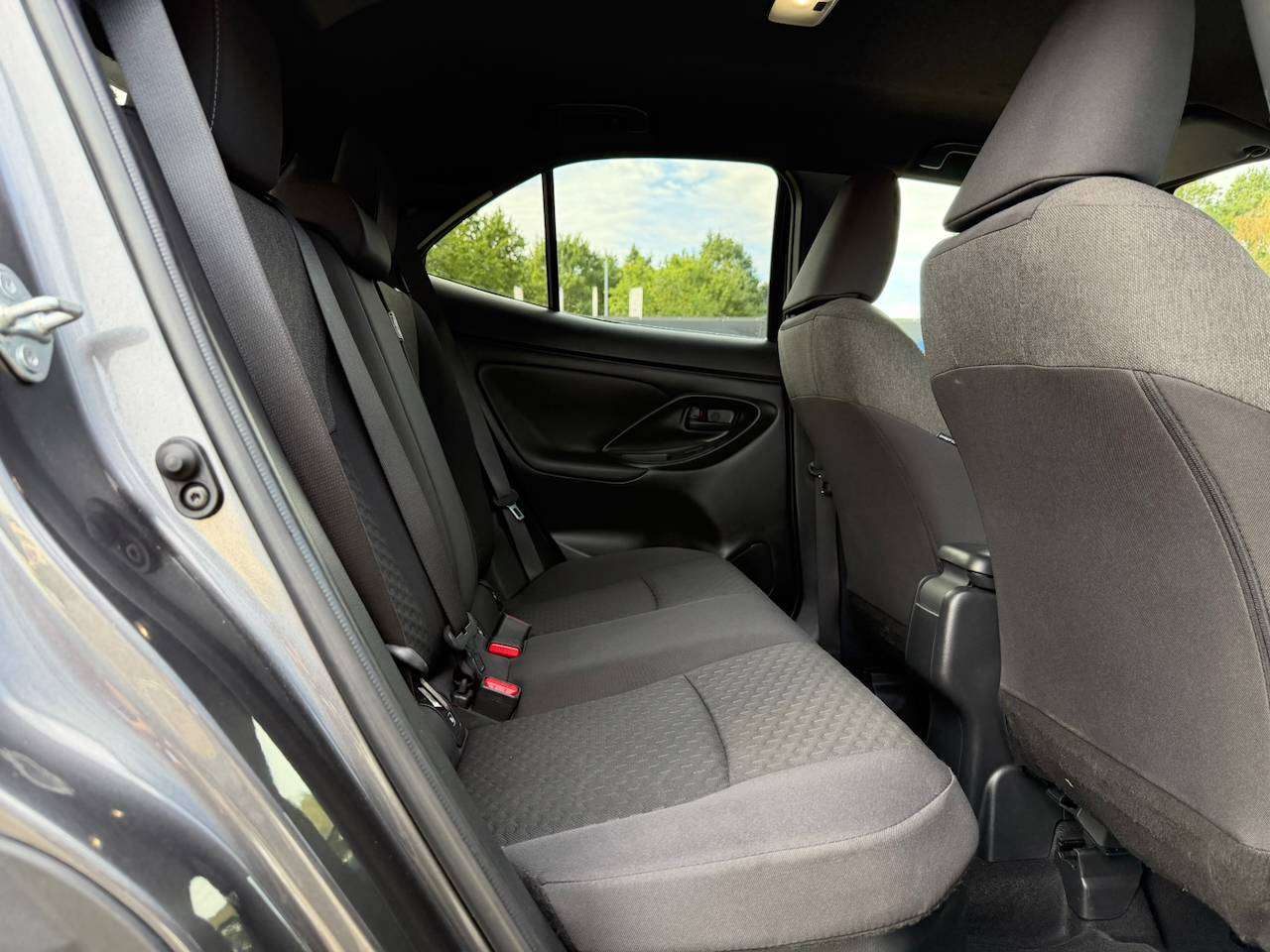 Toyota Yaris Cross HEV STYLE CARPLAY STUUR-EN ZETELVERWARMING KEYLESS — foto 7 van 13