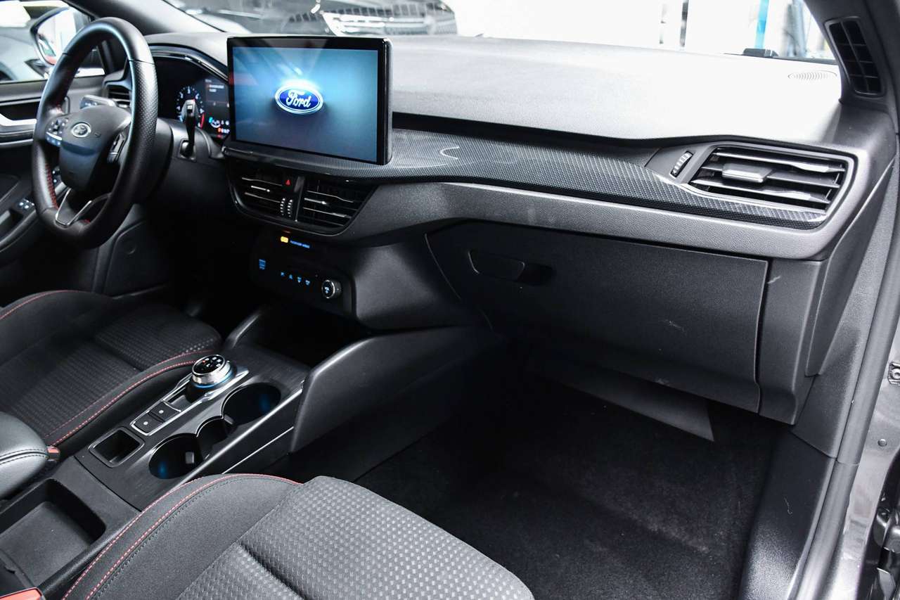 Ford Focus Focus 1.5 EcoBlue ST-Line X Automaat - NAVIGATIE / CAMERA / SMARTLINK / BLIS / ACC — foto 7 van 18