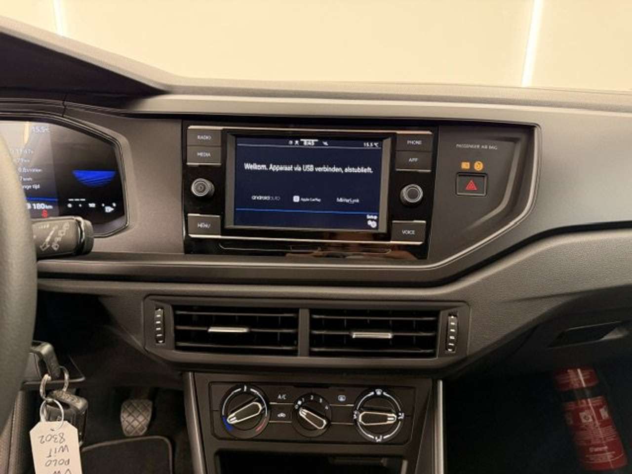 Volkswagen Polo BENZINE MET SLECHTS 22000KM!!!!! — foto 12 van 20
