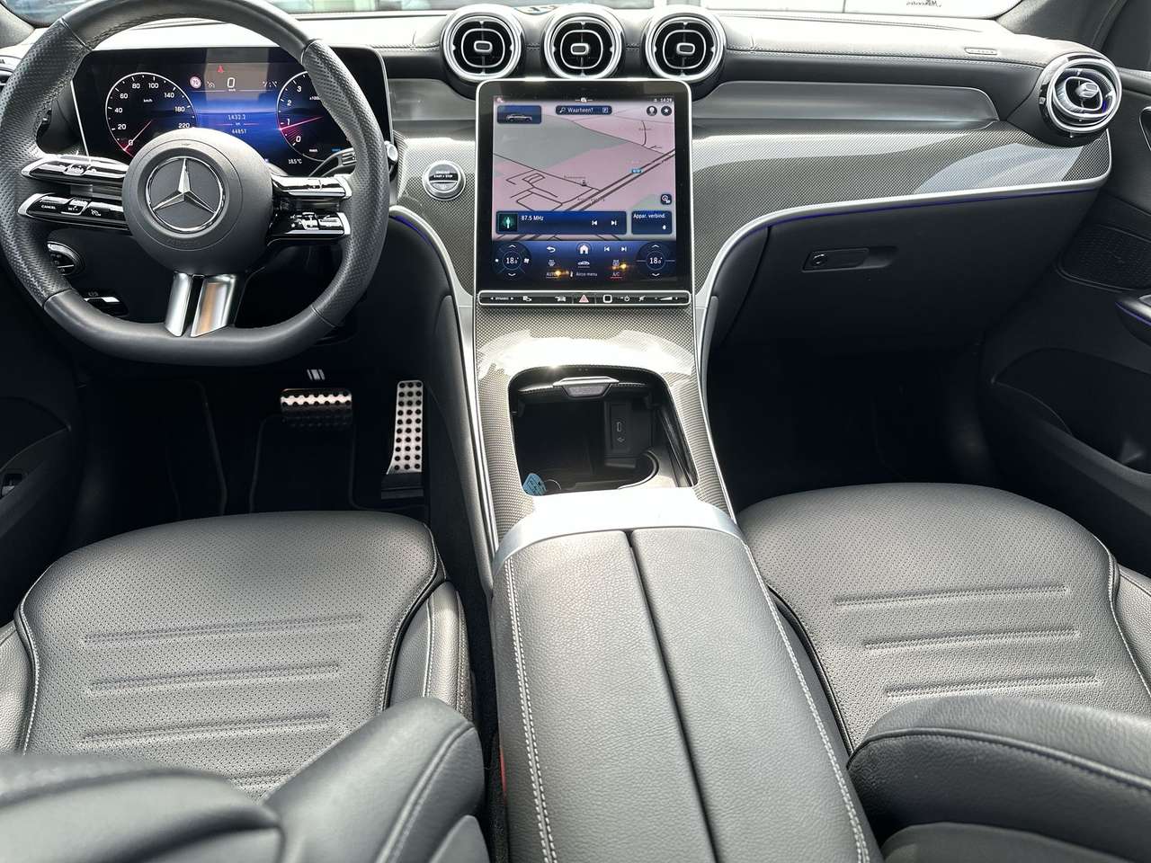 Mercedes-Benz GLC 200 Coupé AMG Line Pano dak Trekhaak  Air Body Control 20" FULL FULL OPTION!!! — foto 11 van 18