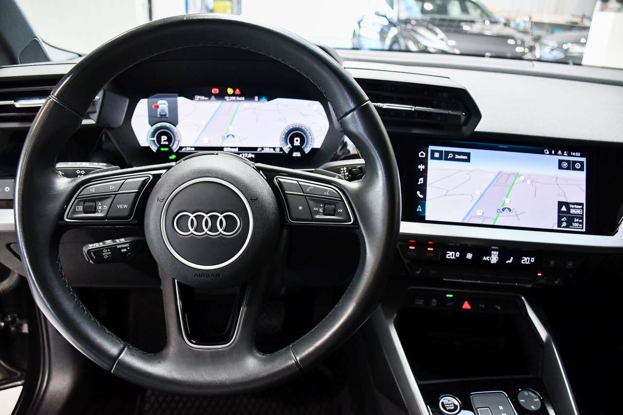 Audi A3 A3 40TFSI Design PHEV - NAVIGATIE / CAMERA / ACC / SMARTLINK / PDC — foto 13 van 16