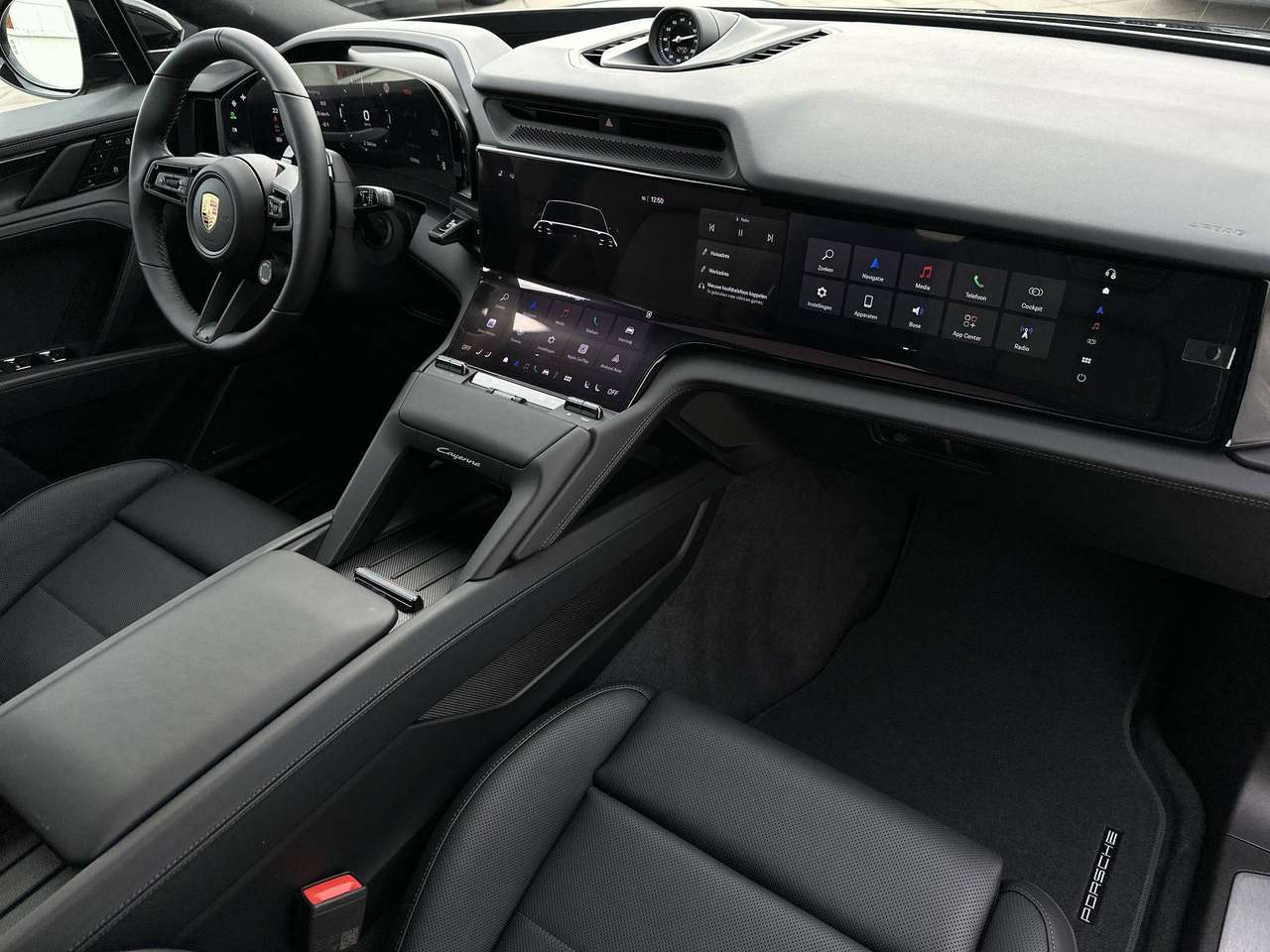 Porsche Cayenne Coupe ELECTRIC Trekhaak  adaptive Sportdesign 22" — foto 13 van 19
