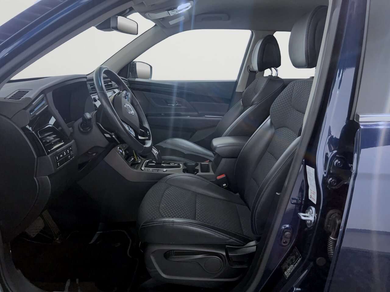 SsangYong Korando e-Motion/Titanium/Navi/Leder/Camera — foto 16 van 22
