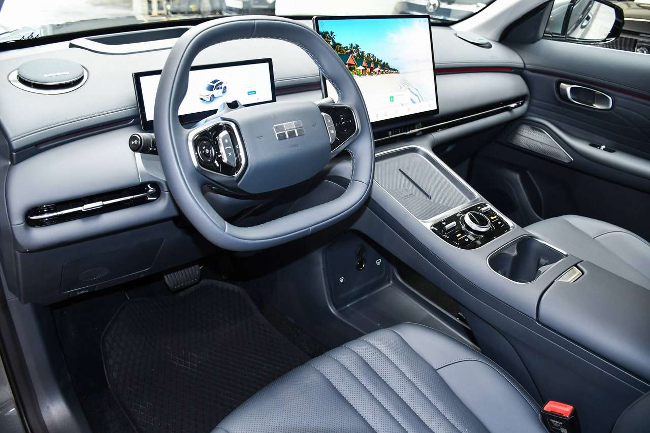 Geely Starray EM-i Pro+ 83km NIEUW - NAVIGATIE / OPEN PANO-DAK / LEDER / CAMERA / ACC / BLIS / PDC — foto 9 van 22