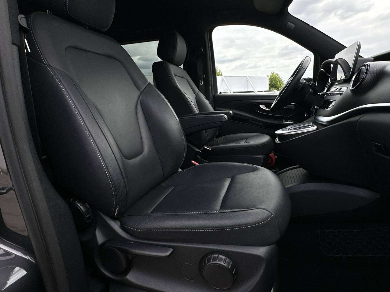 Mercedes-Benz V 220 D lichte vracht AMG Leder LED Trekh Nachtp — foto 13 van 14
