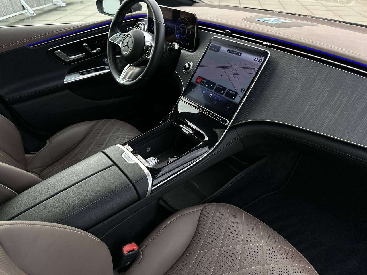 Mercedes-Benz EQE 350 350 Luxury Line Pano Dak Achterasbesturing Burmester — foto 10 van 19