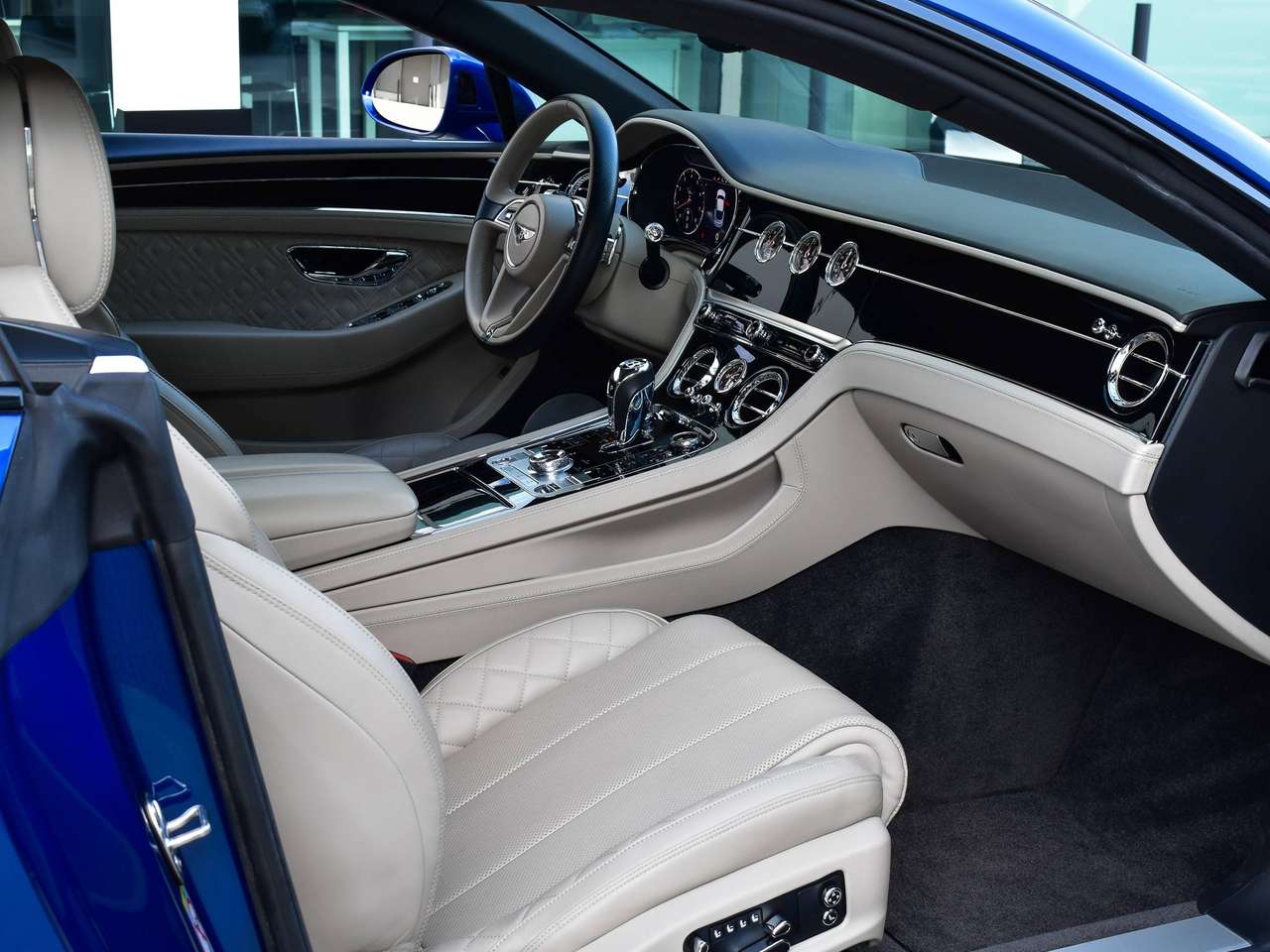 Bentley Continental GT 6.0 BiTurbo W12 / New Model / Sequin Blue / Full History — foto 12 van 25