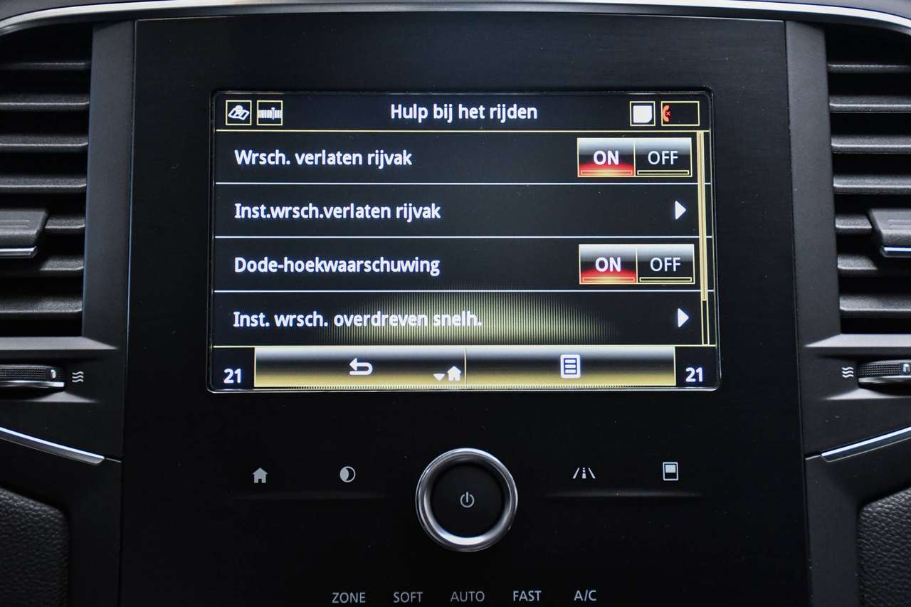 Renault Megane Megane 1.33 TCe GT-Line - NAVIGATIE / TREKHAAK / OPEN DAK / CAMERA / CAMERA / SMARTLINK / PDC / CC — foto 13 van 20