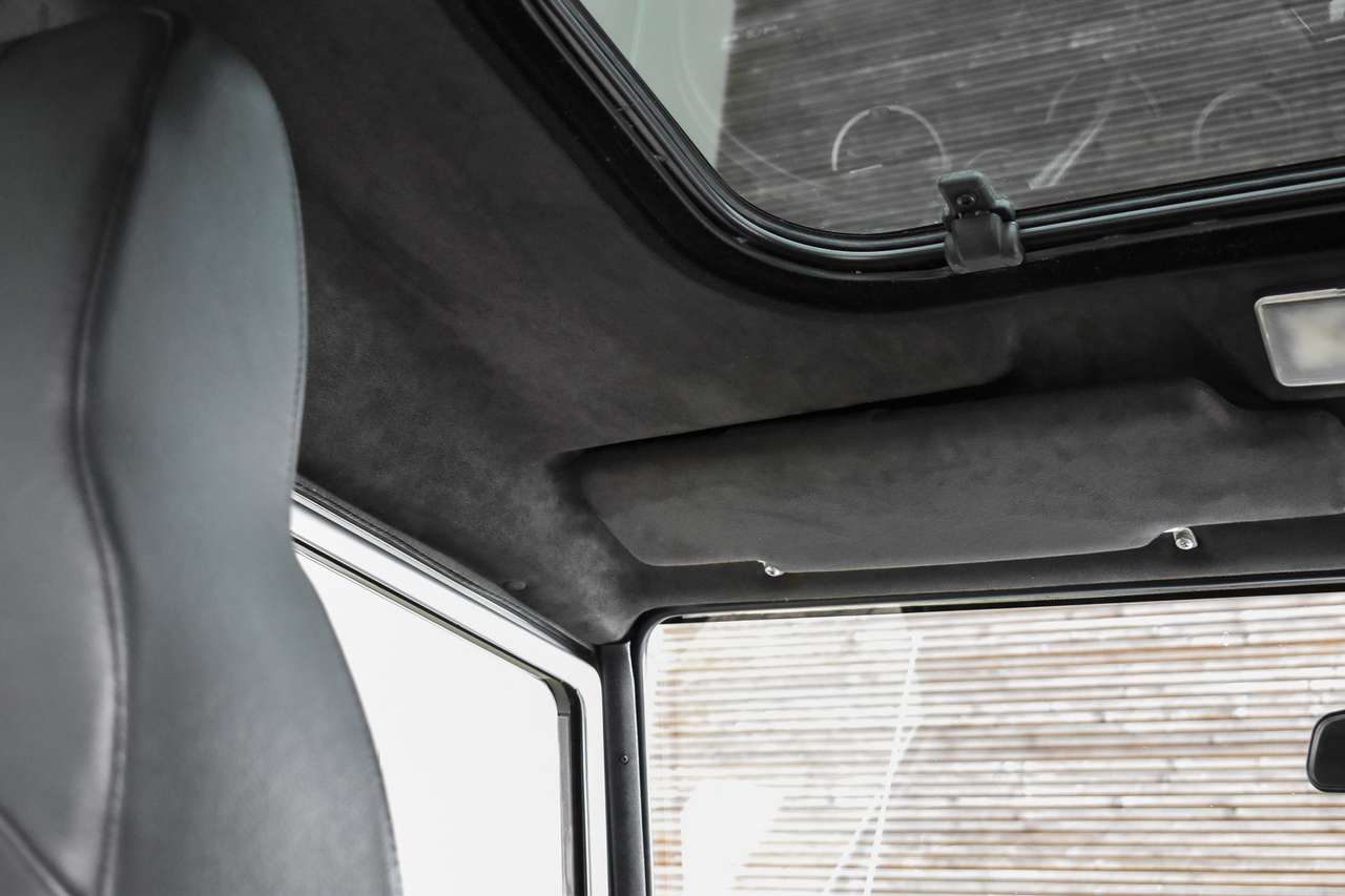 Land Rover Defender 90  2.2TD4 - "Eastnor Edition" — foto 25 van 25