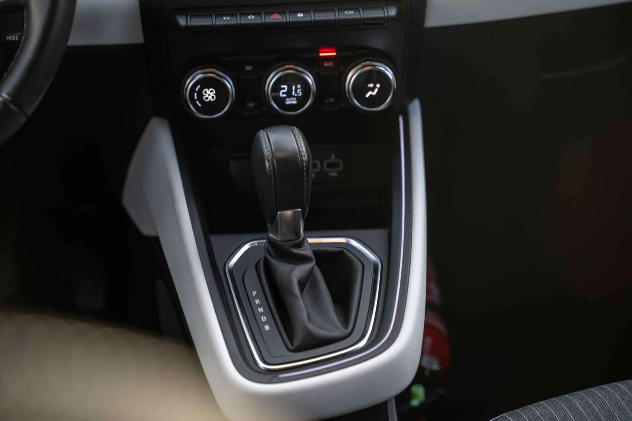 Renault Clio Clio Hybrid 1.6i E-TECH Techno — foto 23 van 25