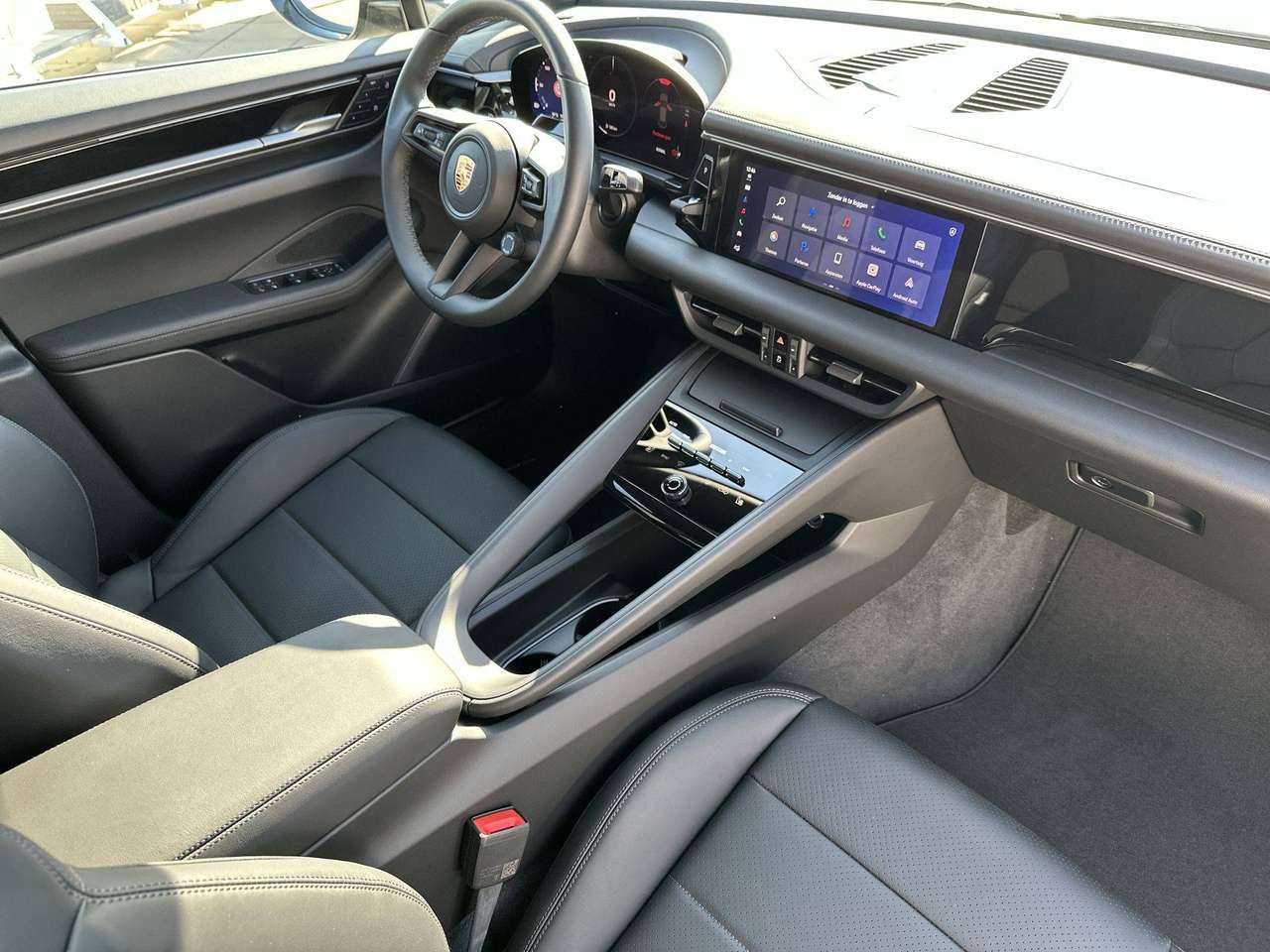 Porsche Macan ELECTRIC  Pano Dak Lederpakket 21" Bose — foto 18 van 19