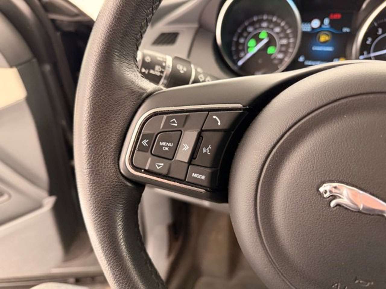 Jaguar E-Pace BENZINE AWD AUTOMAAT+TAL VAN OPTIES-49000KM!!! — foto 13 van 22
