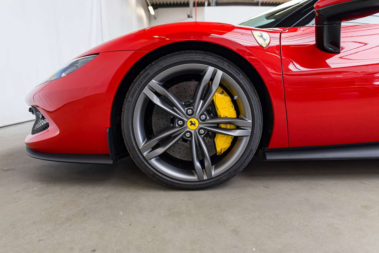 Ferrari 296 GTB FULL PPF|FREE FERRARI SERVICE UNTIL 2029|FRONT LIFT|CARBON STEERING WHEEL|CARBON DETAILS|CAMERA|ELECTRIC-SEATS|LA| — foto 14 van 25