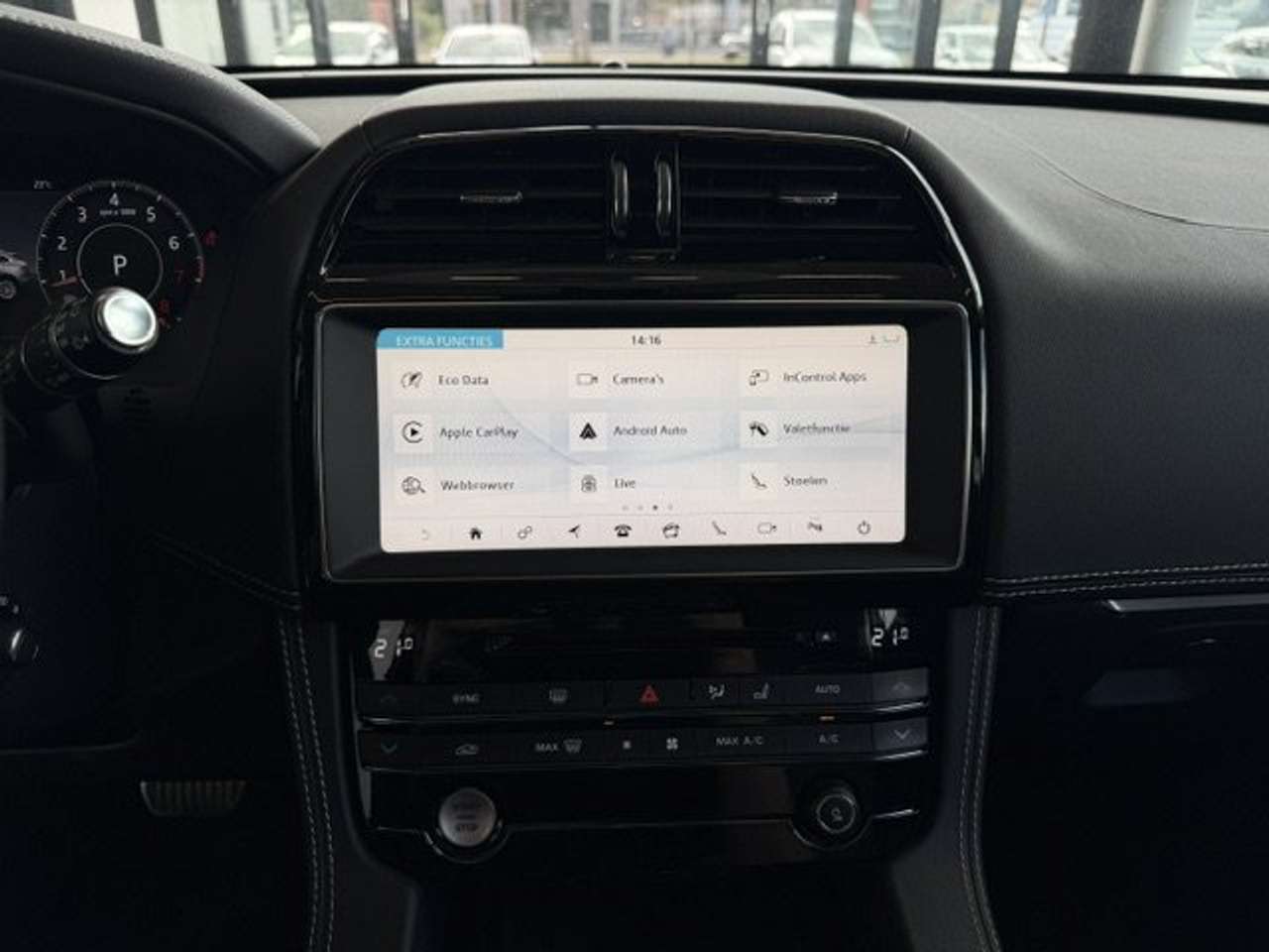 Jaguar F-Pace R-SPORT BENZINE AWD AUTOMAAT-OPEN DAK-SPORT SEATS — foto 18 van 23