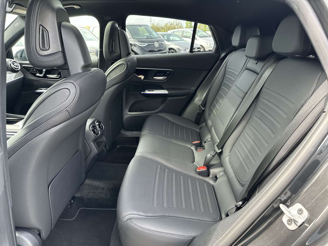 Mercedes-Benz GLC 200 Coupé AMG Line Pano dak Trekhaak  Air Body Control 20" FULL FULL OPTION!!! — foto 10 van 18