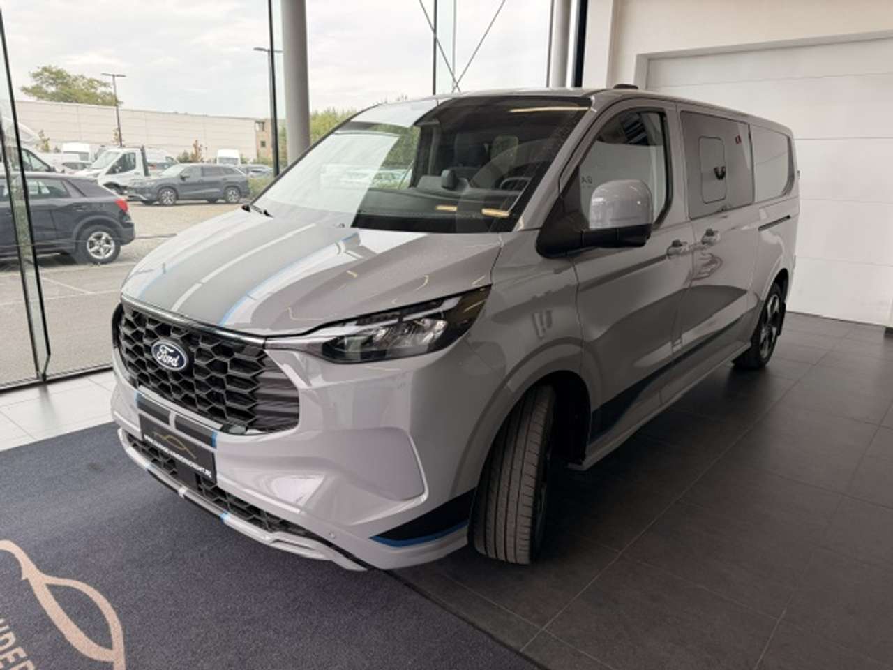Ford Transit Custom MULTI-USE L2 SPORT PHEV 5 ZIT NIEUW OKM 45400+BTW — foto 3 van 23