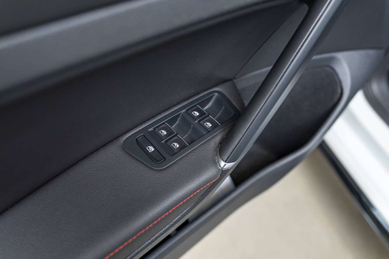 Volkswagen Golf GTI TCR|VOORKANT PPF BESCHERMD|AKRAPOVIC|PANO|CARBON|DYN-AUDIO-SYSTEEM|CAMERA|ZETELVERW.|ACC|LA|GARANTIE| — foto 23 van 25