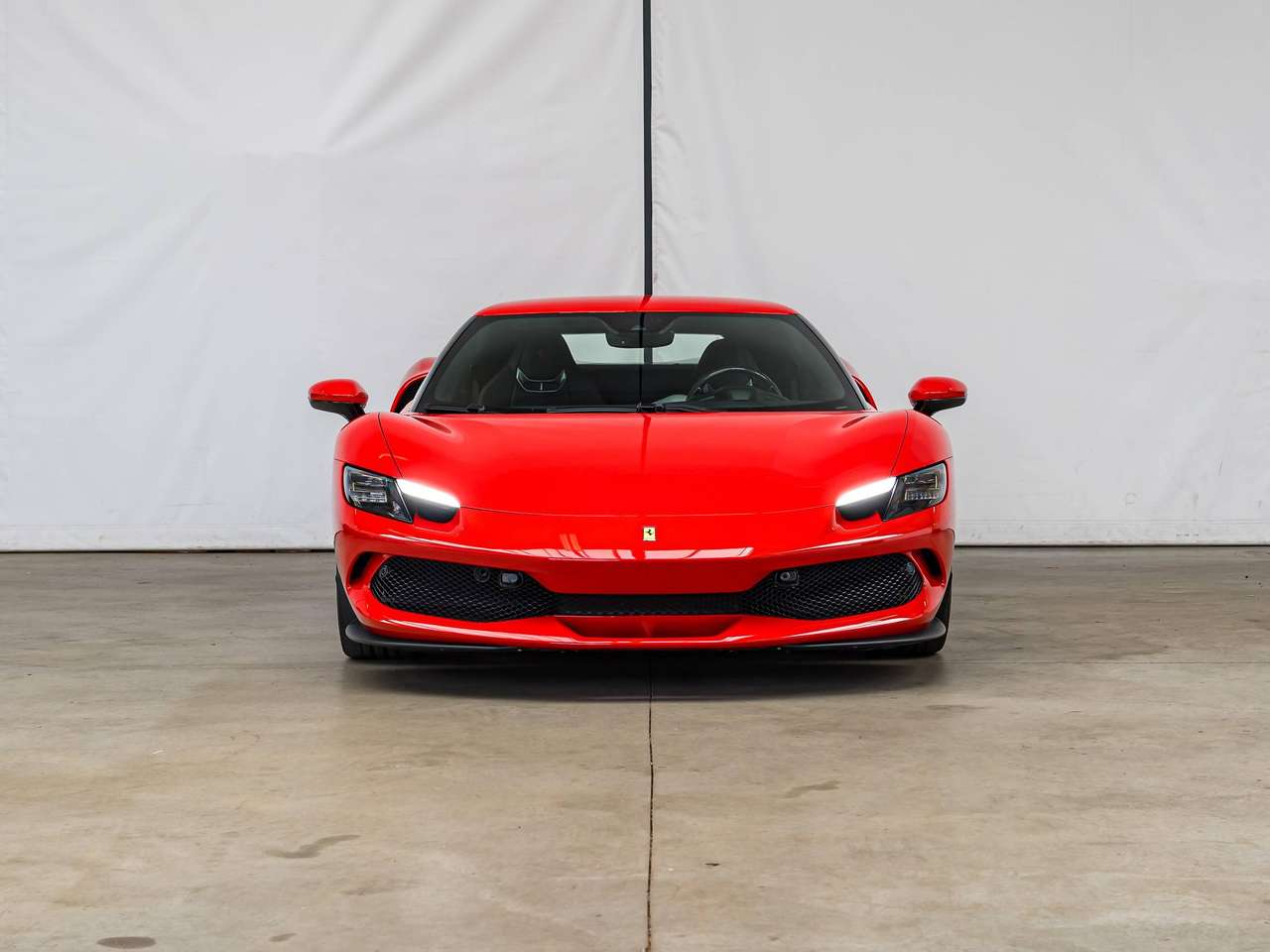 Ferrari 296 GTB FULL PPF|FREE FERRARI SERVICE UNTIL 2029|FRONT LIFT|CARBON STEERING WHEEL|CARBON DETAILS|CAMERA|ELECTRIC-SEATS|LA| — foto 2 van 25