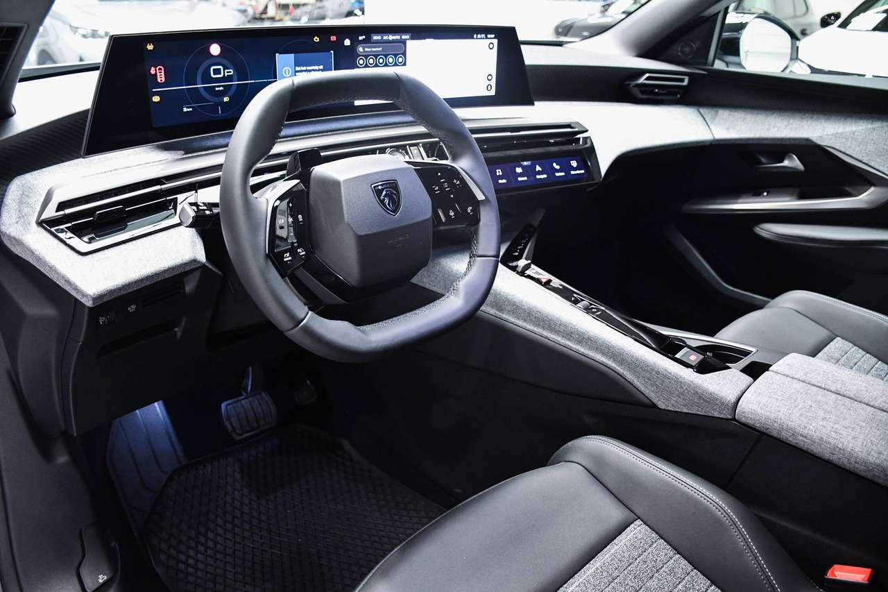 Peugeot 5008 5008 Hybrid Allure 7pl MHEV NIEUW - NAVIGATIE / CAMERA / ACC / SMARTLINK / BLIS / PDC — foto 8 van 22