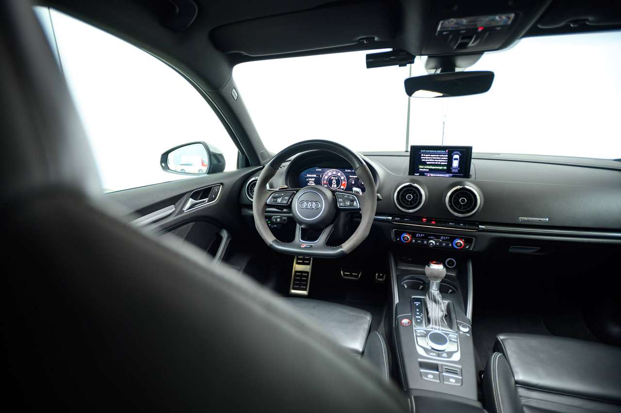 Audi RS3 Sportback 2.5 TFSI | GARANTIE | PANO | KUIPSTOELEN — foto 19 van 25