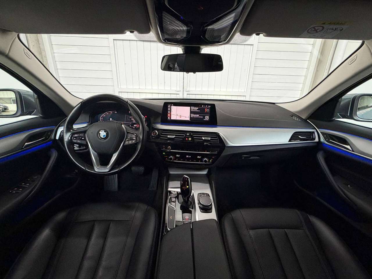 BMW 518 dA Touring NAVI*PDC*LED*CAMERA*CARPLAY*TREKHAAK*LEDER* — foto 9 van 25