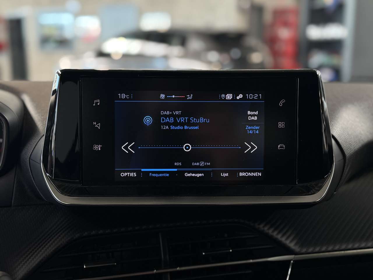 Peugeot 208 1.2i PureTech Style — foto 11 van 16