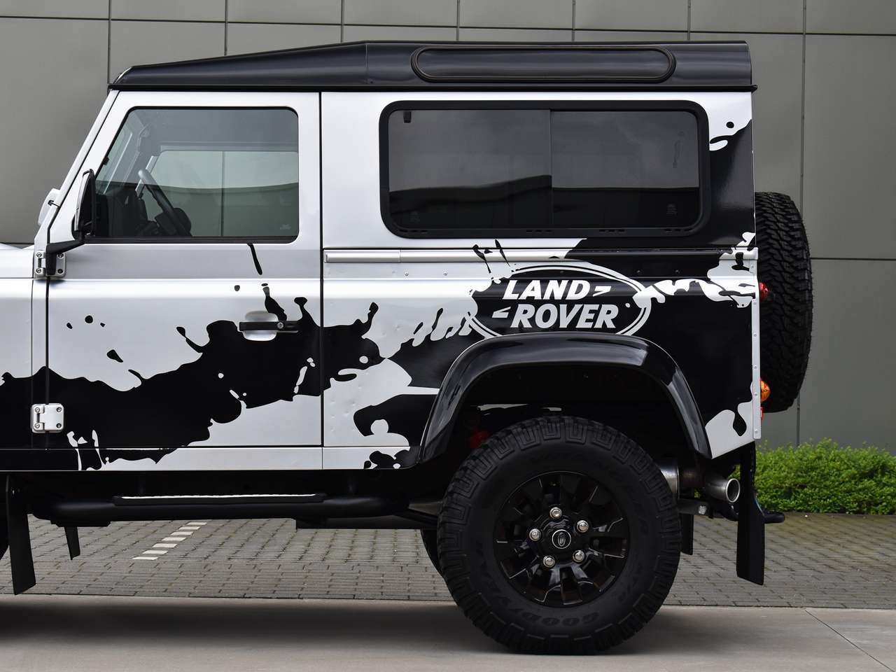 Land Rover Defender 90  2.2TD4 - "Eastnor Edition" — foto 19 van 25