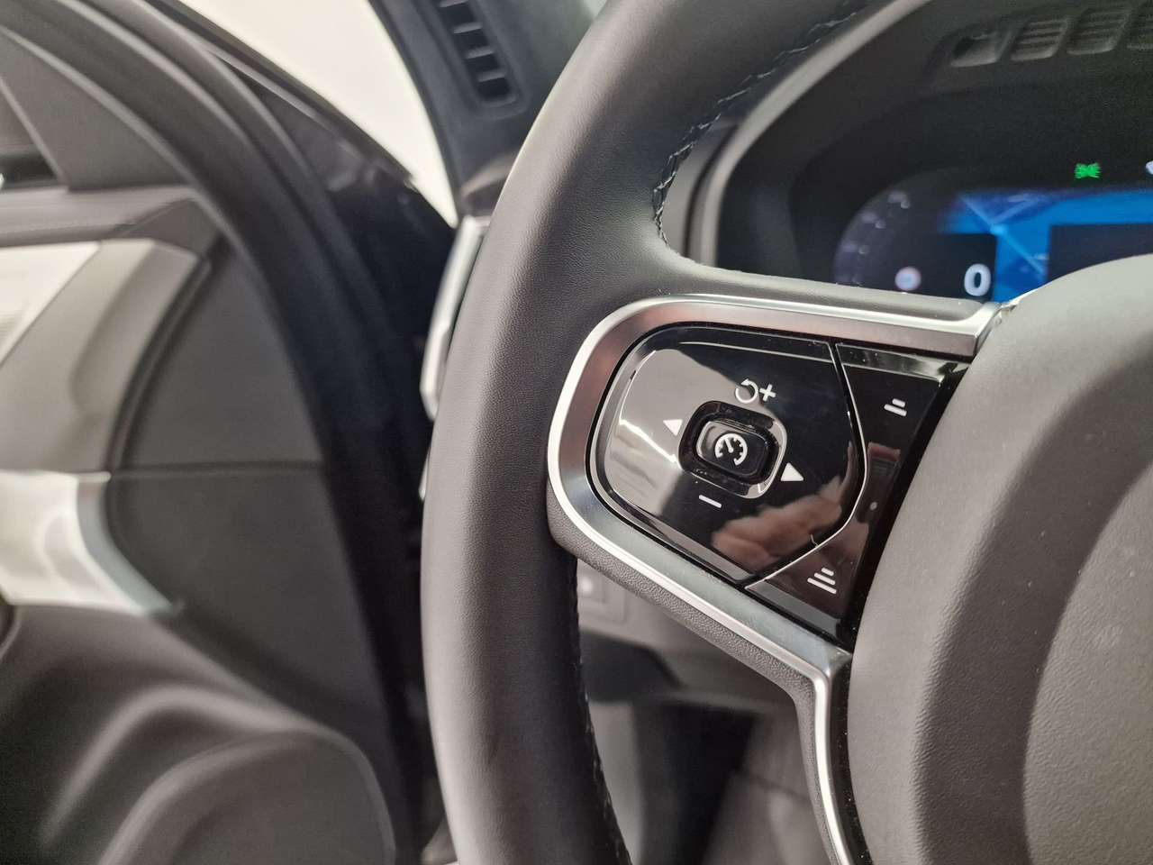 Volvo XC90 ULTIMATE PHEV 7 ZIT-LUCHTVERING-BOWERS & WILKINS — foto 11 van 20