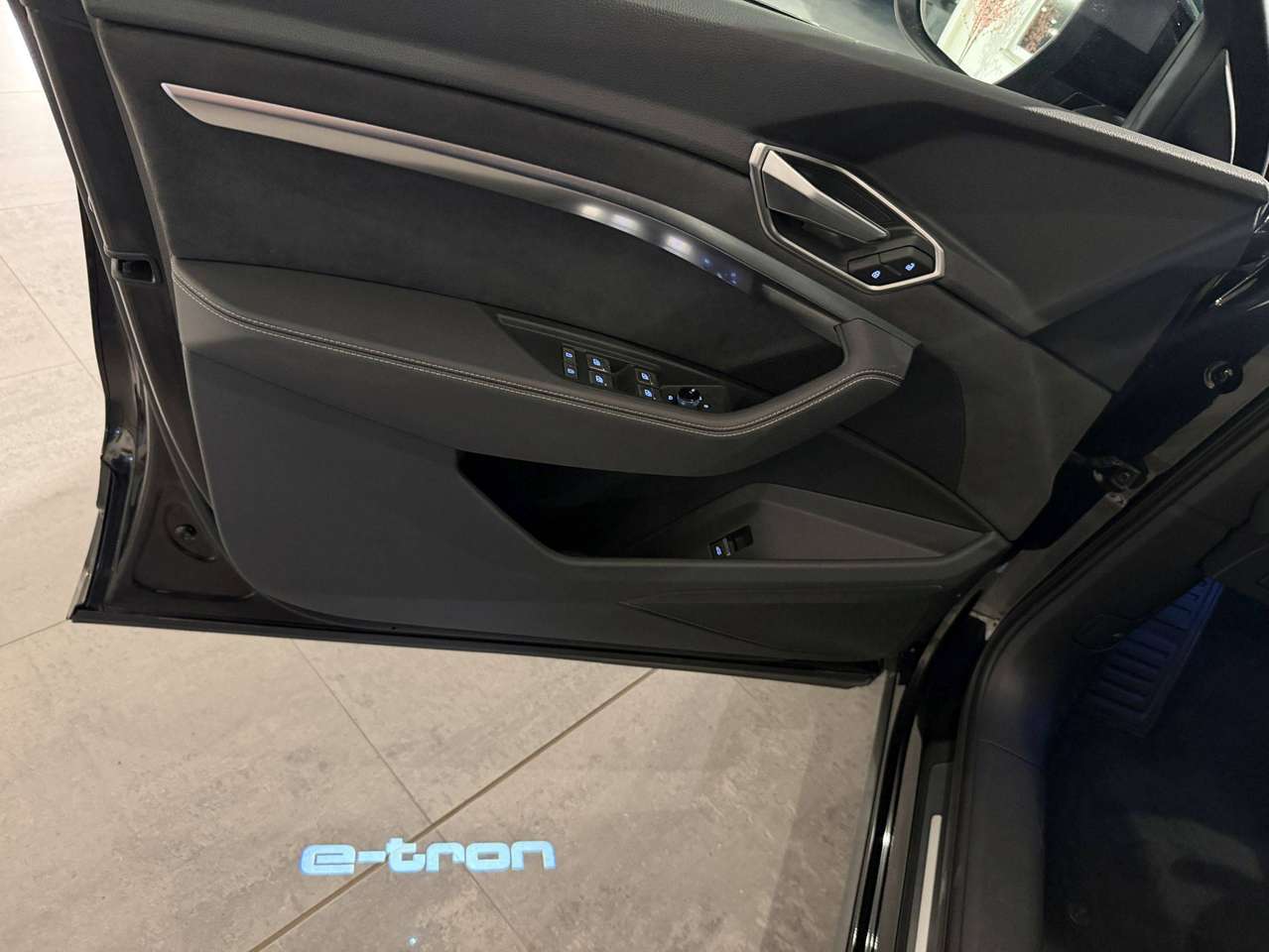 Audi Q8 e-tron SOLD BIJ GARAGE VRIENS YVES BV!!!! — foto 11 van 23