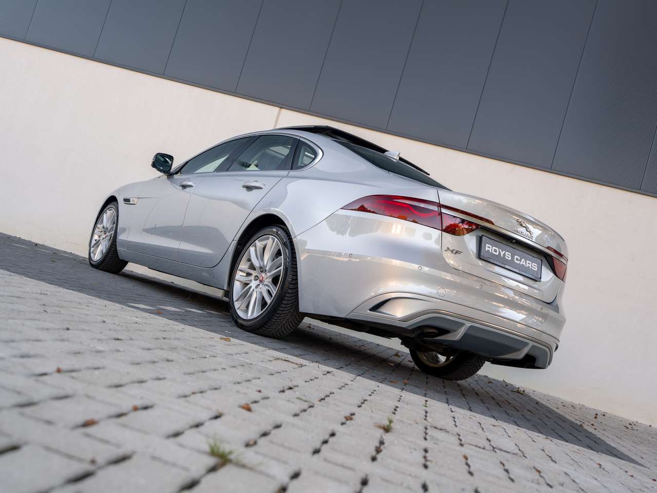 Jaguar XF XF 2.0 T P250 R-Dynamic SE — foto 8 van 21