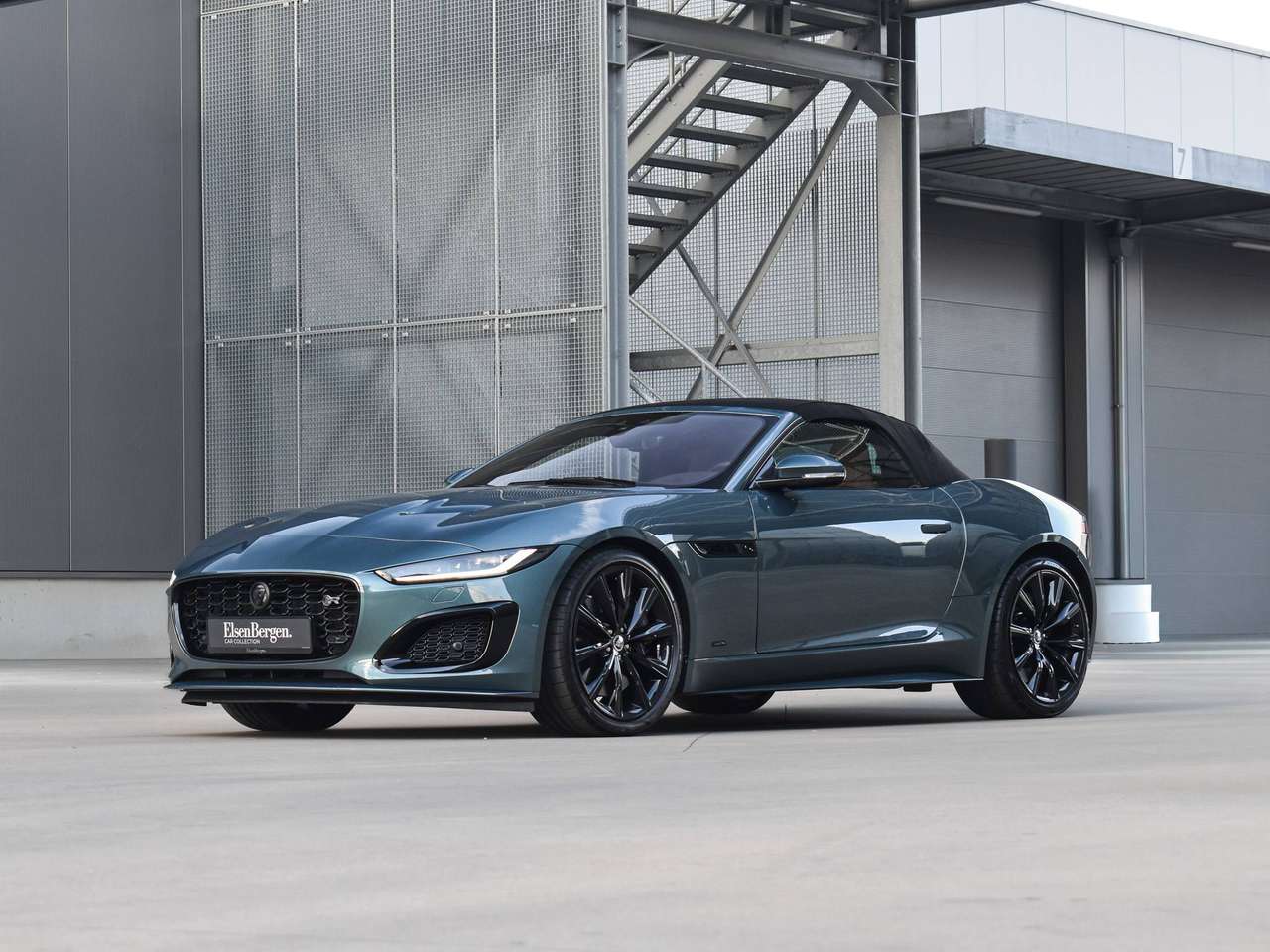 Jaguar F-Type 5.0 V8 R Cabriolet AWD P575 / Giola Green / Black Pack / FULL — foto 2 van 25