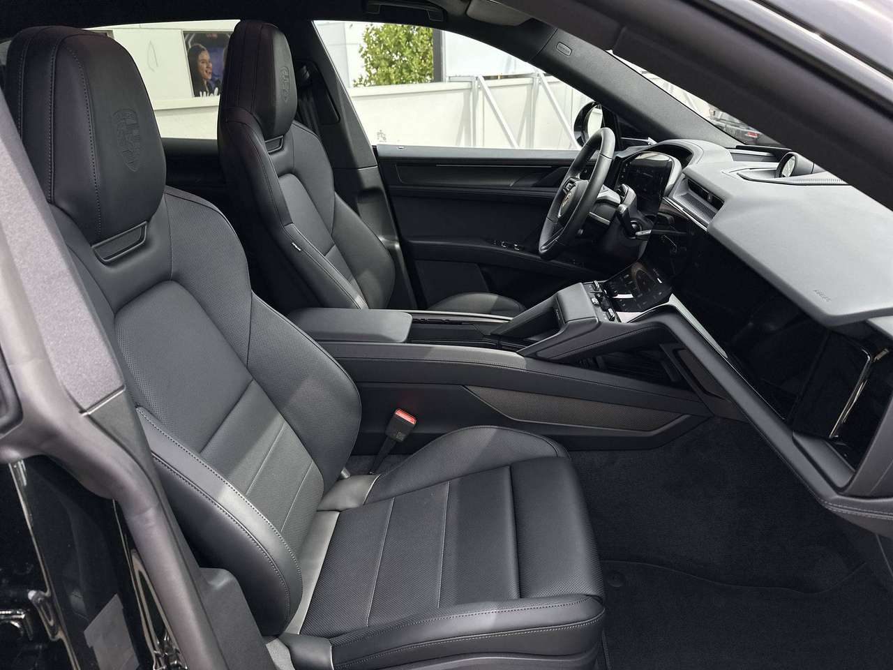 Porsche Cayenne ELECTRIC Trekhaak Pano Dak 22"Achterasbesturing Sport design pakket — foto 19 van 19