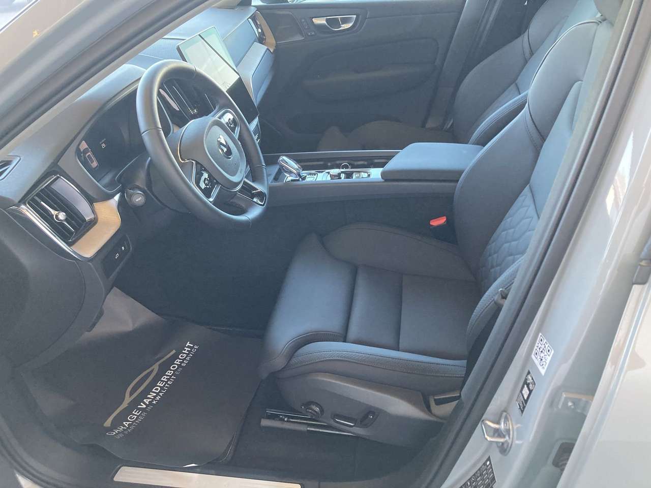 Volvo XC60 PLUS DARK T6 PHEV AWD AUTOMAAT PANO DAK 19000KM!!! — foto 9 van 22