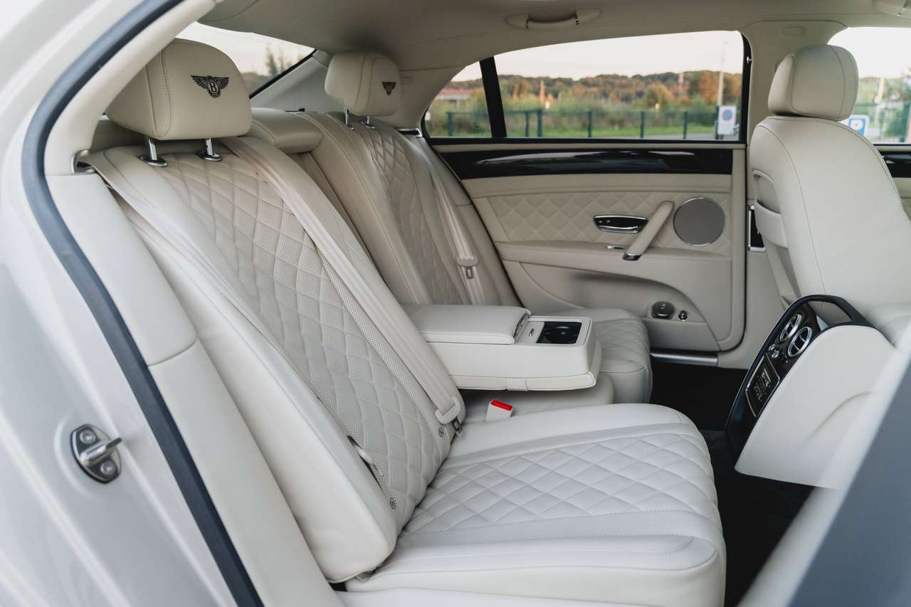 Bentley Flying Spur 4.0 V8 S - Mulliner Spec. - Bentley Historie — foto 24 van 25